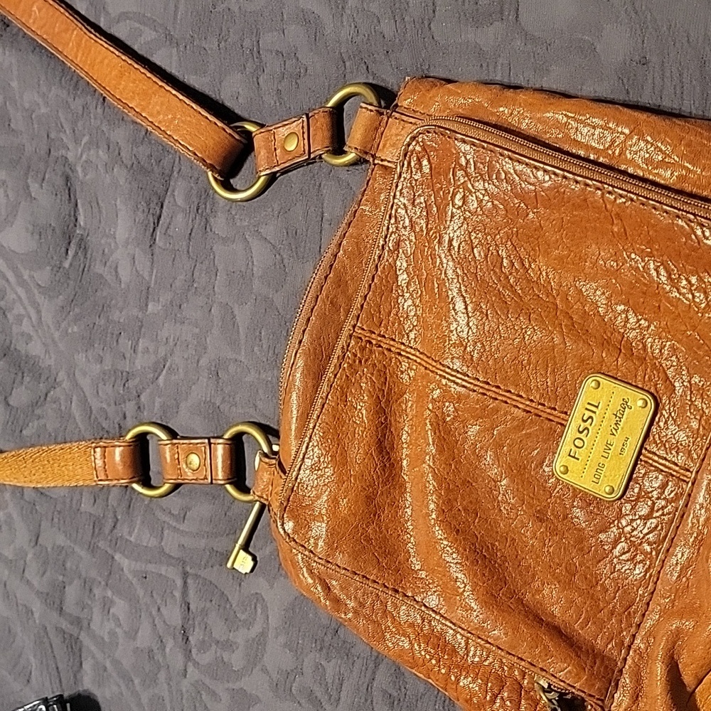 Vintage leather Fossil crossbody.